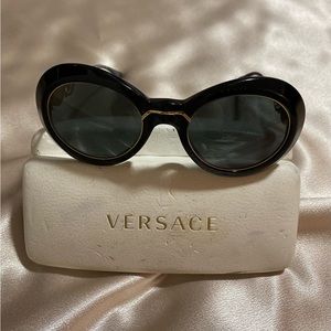 Vintage Versace Sunglasses(GREAT condition!!)
